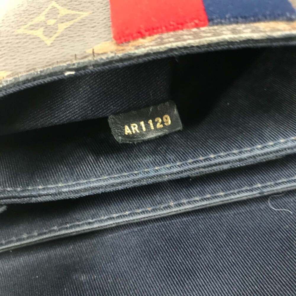 LOUIS VUITTON Brown Monogram Canvas Shoulder Bag - Picture 15 of 15